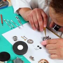 7153 Watch Dial Support Plate, Professional Watch Dial Support Plate Base Holder Small Holes Portable Watchmaker Repair Storage Accessory Screw Driver Tool Positioning of The Dial Feet Plastic