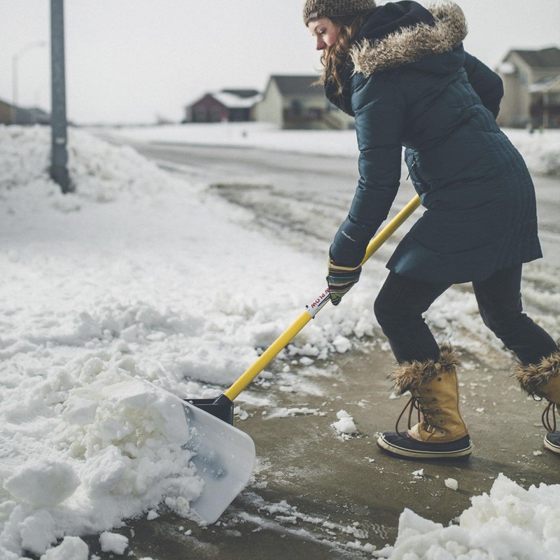The Snowplow The Original Snow Pusher (24 Inches)