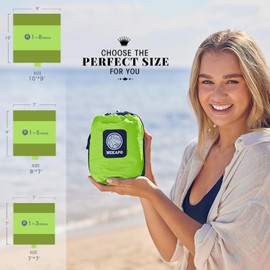 WEKAPO Sand Proof Beach Blanket, Extra Large Oversized 10'X 9', Big & Compact Sand Free Mat Quick Drying, Lightweight & Durable with 6 Stakes & 4 Corner Pockets É