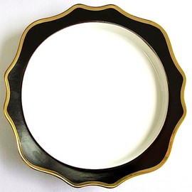 Decor Essentials Charger Plate Ceramic Scalloped Edge Gold Rimmed Dinnerware Party Table Setting Christmas Wedding Event Decor (Black/Gold)
