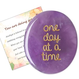 RYMAUP One Day at A Time Geschenke Amethystkristalle Ich denke an Dich Geschenke zur Linderung von Ängsten Artikel für Freunde Ermutigungsgeschenke für Frauen Männer
