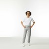 Gildan Pantalones Deportivos elásticos Juveniles, Estilo G18200B, Negro, Medium