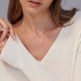 GUOKE Initial Necklaces for Women - Silver Initial Necklace 14K White Gold Plated Necklace with Initials, Letter Necklace Monogram Necklaces for Women, S Necklace