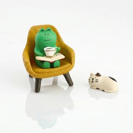 Hopzab 3PCS Miniature Frog Statue with Yellow Sofa, Cat,Cute Funny Mini Frog Sculpture Figurines,Resin Tiny Animal Ornament,Desk Decor for Home Office Garden