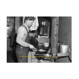 1943 Railroad Brakeman Santa Fe PHOTO Caboose Train ATSF Lunch Time Cooking