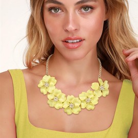 EVER FAITH Flower Choker Necklace for Women Lightweight Acrylic Floral Statement Flower Necklace Summer Holiday Boho Jewelry, Acrylic