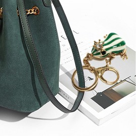 EQLEF Creative Frog Keyring Cute Green Frog Keychain Funny Metal Frog Key Ring with White Stripes for Boyfriend Girlfriend Lover Gift Decoration Pendant