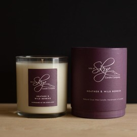 Isle of Skye Candle Company Heather and Wild Berries Large Candle | Natural Soy Wax Candle | Handmade in Scotland | Premium Scented Candle | Unique Tartan Packaging | 45 Hours Burn Time