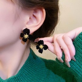 Xmsrn Vintage Flocking Flower Stud Earrings Black Flower Earrings Flocked Flower Earrings Black Floral Stud Earrings Jewelry for Women and Girls (Black)