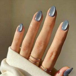 Uñas postizas cortas ovaladas color azul oscuro intenso con efecto ojo de gato, uñas postizas con acabado cromado brillante, uñas postizas cortas de g