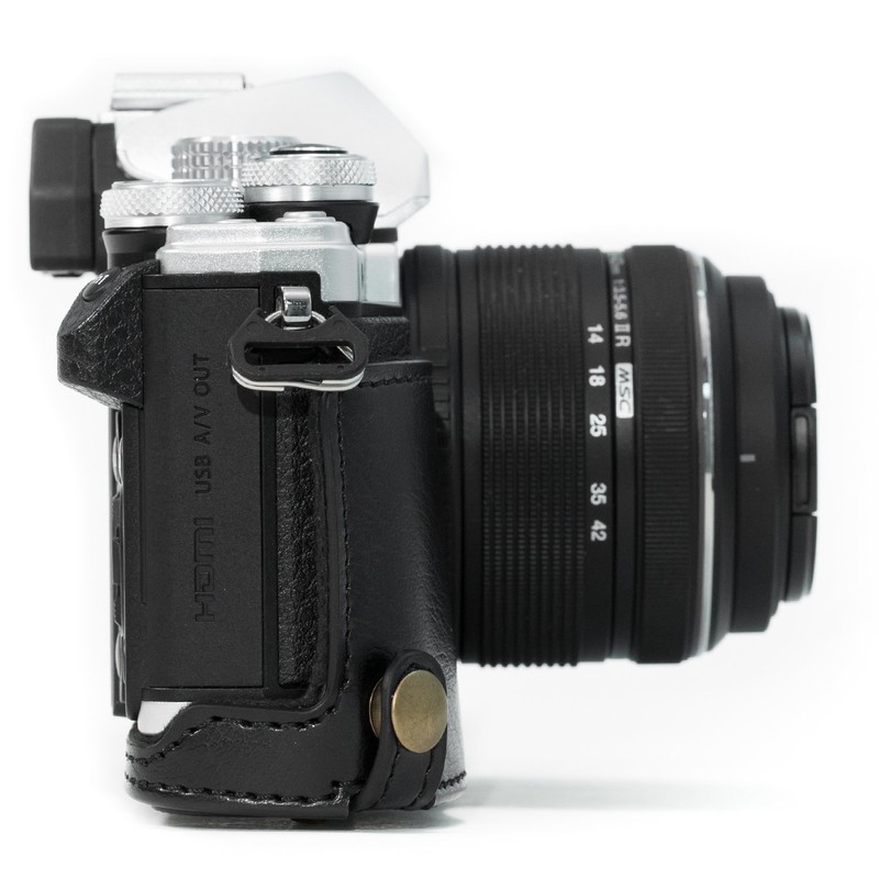 MegaGear "Ever Ready" Protective Leather Camera Case, Bag for Olympus