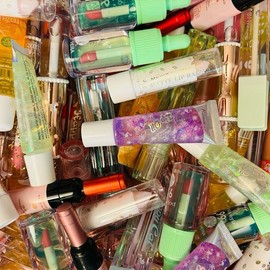 Lippie Bundle Mix- Lip bag- gloss, Balm, Tint, Matte, Oil, Plump Mix - Color: 20 Mix Lip Bag