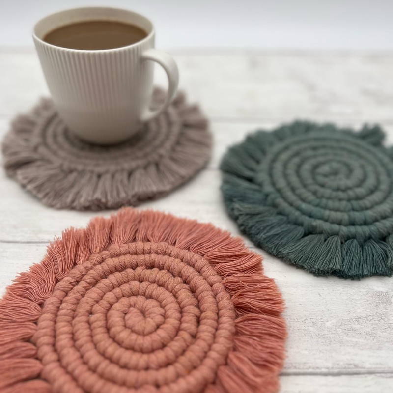 Bergin & Bath Macramé Craft Kit Coasters. Learn to make