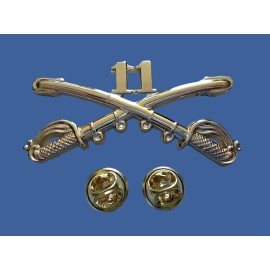 11th CAVALRY SWORDS SABERS MILITARY HAT PIN ARMORED CAVALRY REGIMENT BADGE ARMY