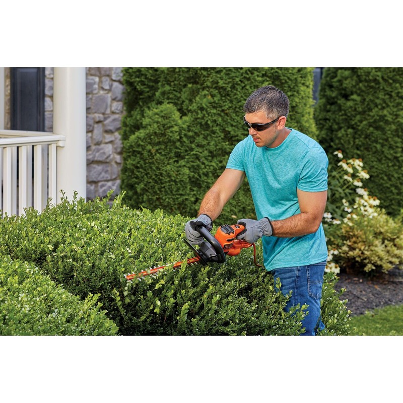 BLACK+DECKER Electric Hedge Trimmer, 16-Inch 3.0 Amp Compact Corded Power