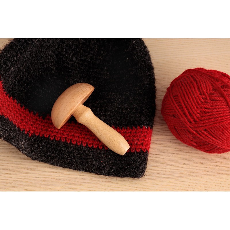The Quilted Bear - Magnetic Mushroom Darner & Needles for