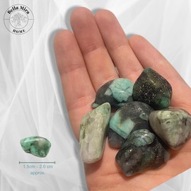 Emerald Healing Crystal | Single Polished Tumblestone for Love, Personal Growth, Energising Stone for Heart Chakra Healing and Balance
