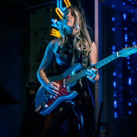 Xvive A58 Wireless Guitar System 5.8GHz Wireless Guitar Transmitter Receiver for Active or Passive Pickup Electric/Acoustic Bass Guitar,Vintage Sunburst