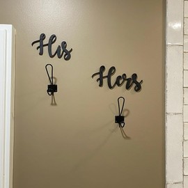 Snlioek His and Hers Sign Wall Decor,Wooden Letters Towel Rack Wall Decor,Towel Hooks Sign for Bathroom Kitchen Bedroom Decor