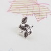 Vintage Style Leaf Ring with Black Rhinestones, Silver-Plated Copper Alloy,