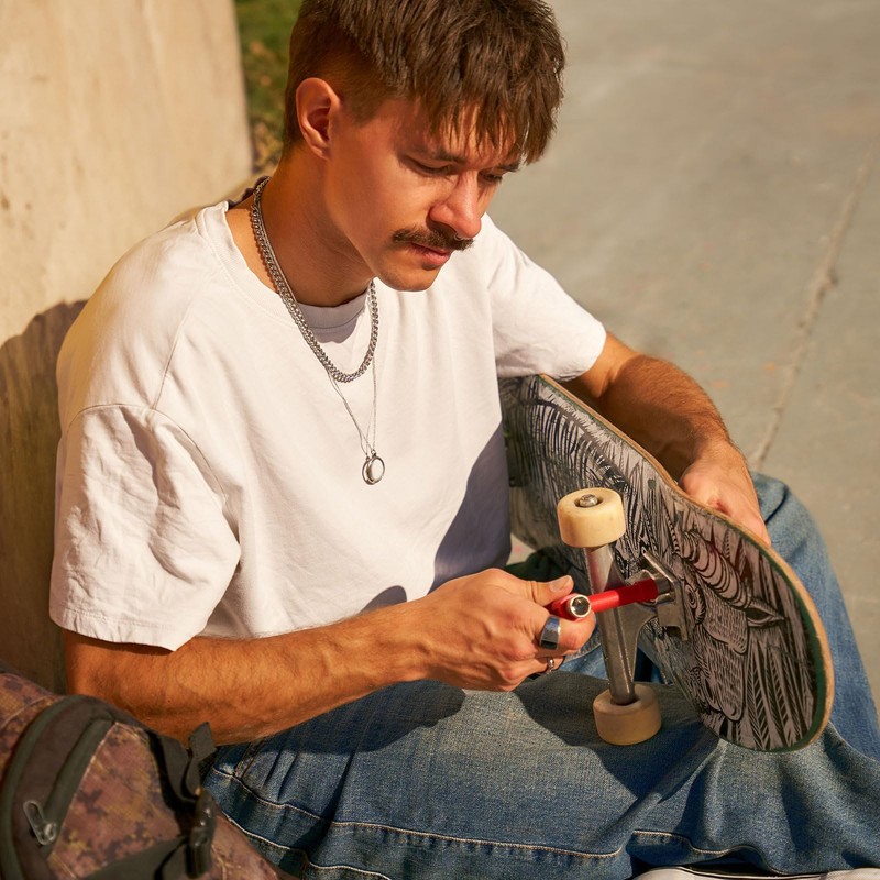 YOKIVE Skateboard Tool Kits, Deck Mounting Screws Axle Nuts Spacers