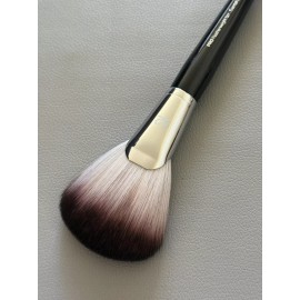 SEPHORA PRO Featherweight Fan Brush #92 - NEW