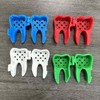 Estuche protector para cabezal de cepillo de dientes con orificio