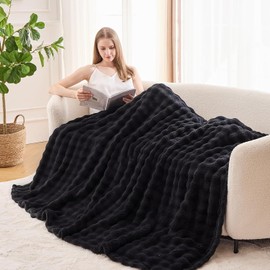 Wajade Cuddly Blanket Fluffy Fleece Blanket Winter Warm Plush Blanket Luxurious Faux Fur Blanket Lightweight Soft Blanket for Bed Couch 127 cm x 153 cm Black