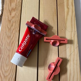 Toothpaste squeeze - Color: Black