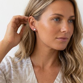 YAMI Real Pearl Earrings,Freshwater Pearl Studs for Daily Wear,Gift 9MM