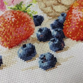 Alisa Strawberries 5-14 Alisa Counted Cross-Stitch Kit