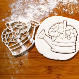 Watering Can with Flowers Cookie Cutter, 1 piece - Bakerlogy