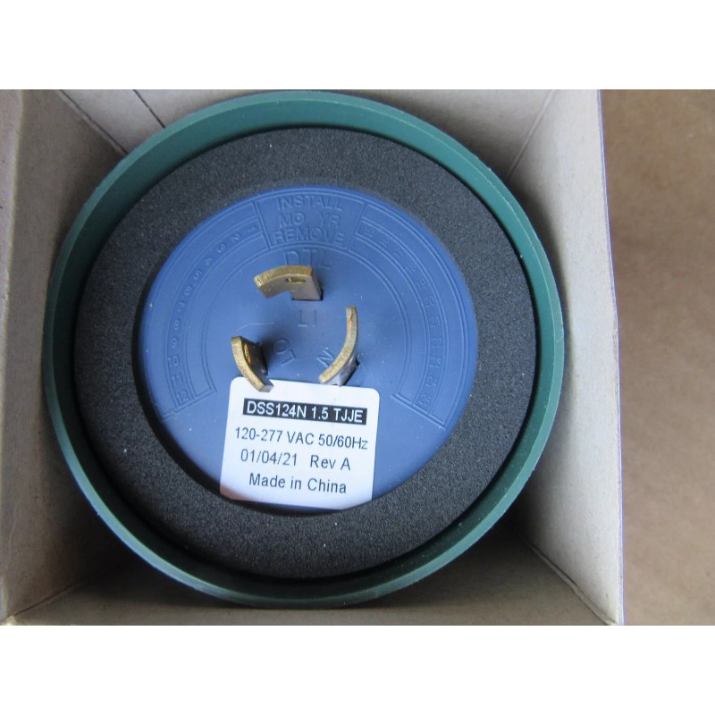 DTL DSS124N1.5TJJE Dark to Light Outdoor Photoelectric Control 120-277V New