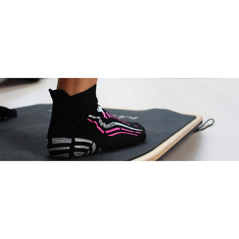 R-evenge technical socks for yoga, pilates, functional training, for the