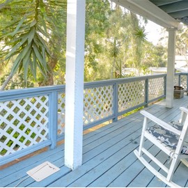 TayMac DOC320W Outdoor Comforts White In-Use Weatherproof Outlet Cover, Electrical Outlet Cover with Extension Cord Clamps for Duplex, Decorator, Outdoor Outlet Cover for Deck Box, White, 1 Gang