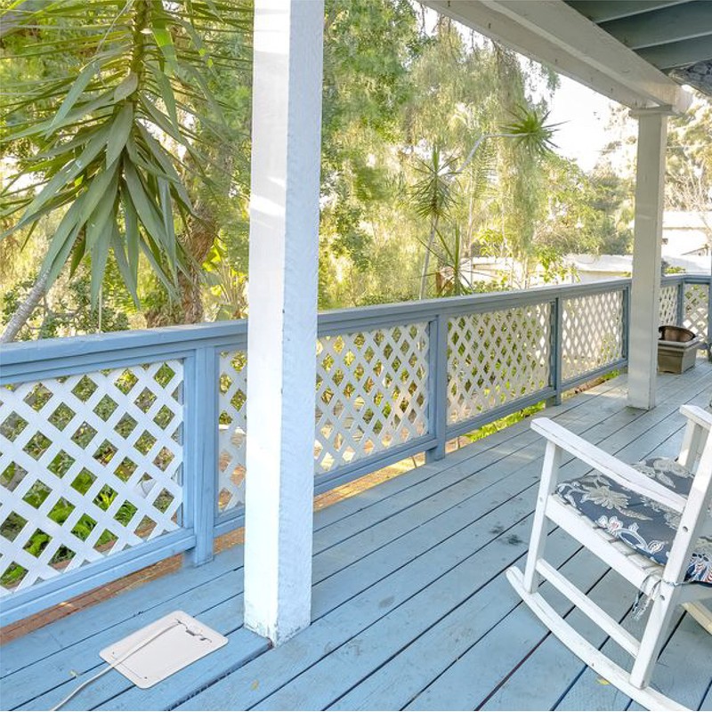 TayMac DOC320W Outdoor Comforts White In-Use Weatherproof Outlet Cover, Electrical