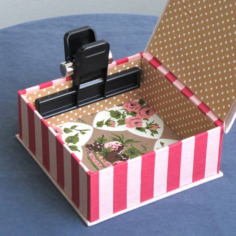 Plumnet Book Clip