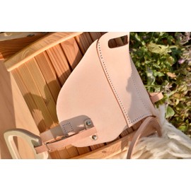 Rülke Holzspielzeug Saddle for Small Mounts | 50069 | Colour: Natural | Handmade in Germany | Leather Saddle | Wooden Mates | Wooden Friends