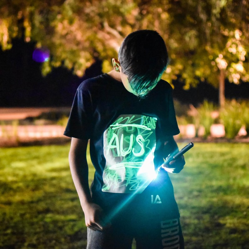 Illuminated Apparel T-Shirt Fluorescente Interattiva (Nero/Verde, M)