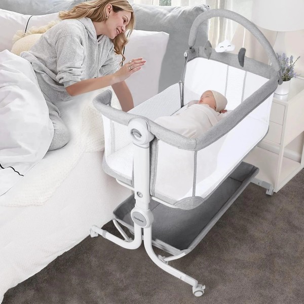 Cuna de bebé para dormir junto a la cama con