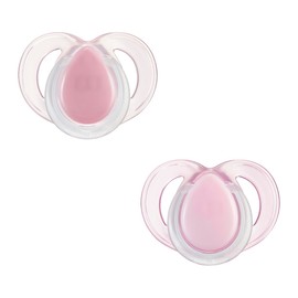 Tommee Tippee Nighttime soother, 6-18 months, 2 pack of glow in the dark soothers with reusable steriliser pod, Assorted Colours