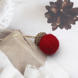 Pack of 12 Acorn Pendants in Scandi Style Made of Felt, Handmade Autumn Decoration Acorns Felt Pendant Christmas Miniature Christmas Decoration Christmas Tree Decoration Winter Decoration (01)