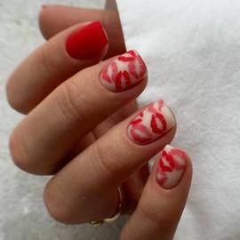 24 Pcs Valentine's Day Press on Nails Short Square Valentines Fake Nails Acrylic Glue on Nails Red Lipstick Design Valentines Day Nails Full Cover False Nails for Women Girls DIY Manicure