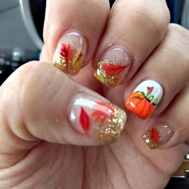 24 Pcs Short Fake Nails Fall Press on Nails Square Orange Glitter Full Cover False Nails Maple Leaf Pumpkins Glue on Nails Autumn Leaves Glossy Design Artificial Thanksgiving Nails for Women Manicure