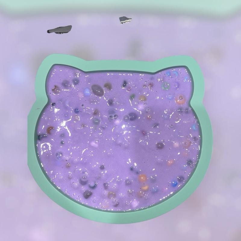 REMELTABLE Picking Pals with Mold and Beads Acrylic:_White Cat