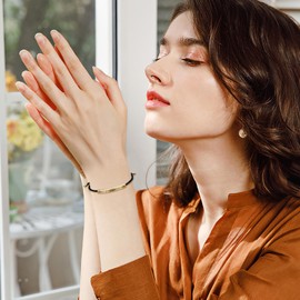 Flongo Inspirierendes Gravur Armband für Freunde: Gold - DON'T LET THE HARD DAYS WIN - Wickelarmband - Verstellbarer Schiebeverschluss Unisex Motivationsarmband Geschenk für Tochter Sohn