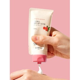 [3 Types 2 Crossover] Berry Moisture Revitalizing Soothing Sun Cream (Berry Sun 3 Type Kit Presented) / [3종2개교차] 베리 수분생기진정 선크림 (베리 선 3종 키트 증정)