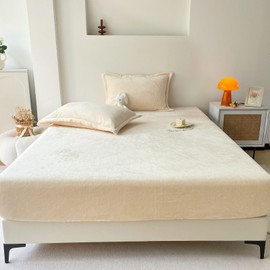 Luxurious Velvet Fitted Sheets，All-Season Milk Plush Bedding，15" Deep Pockets Mattress Protector Cover for a Cozy and Elegant Sleep Experience (Not Include Pillowcases) (Beige, Queen)