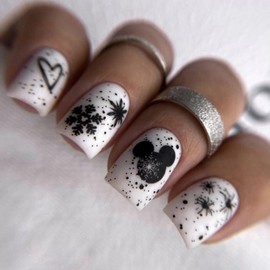 24Pcs Christmas Press on Nails Short Fake Nails Love Heart Snowflake Design Full Cover Frosted Short Square Nails Xmas Press on Nails Cute Nails Stick on Winter False Nails for New Years Holiday Nails