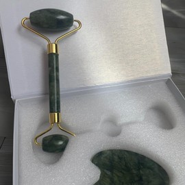 Énara Jade Roller & Gua Sha Set Dark Green – Face Massage & Natural Stone Beauty Tool for Radiant Skin – Magnetic Gift Box - Skincare Gift for Women & Men